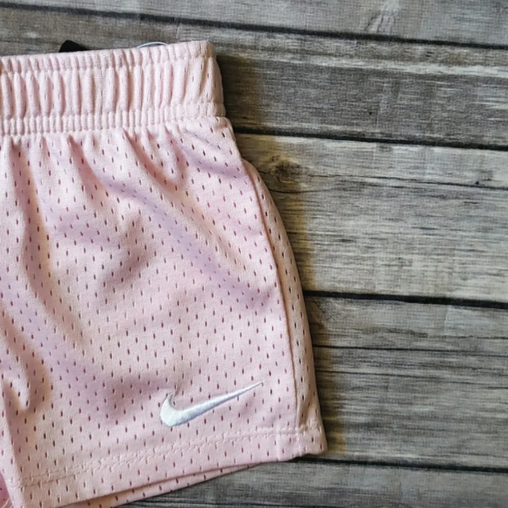 Nike Little Girls Heart Logo Graphic Tee & Shorts Set - Picture 10 of 11